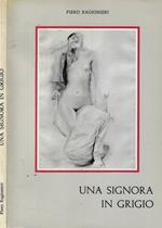Una signora in grigio