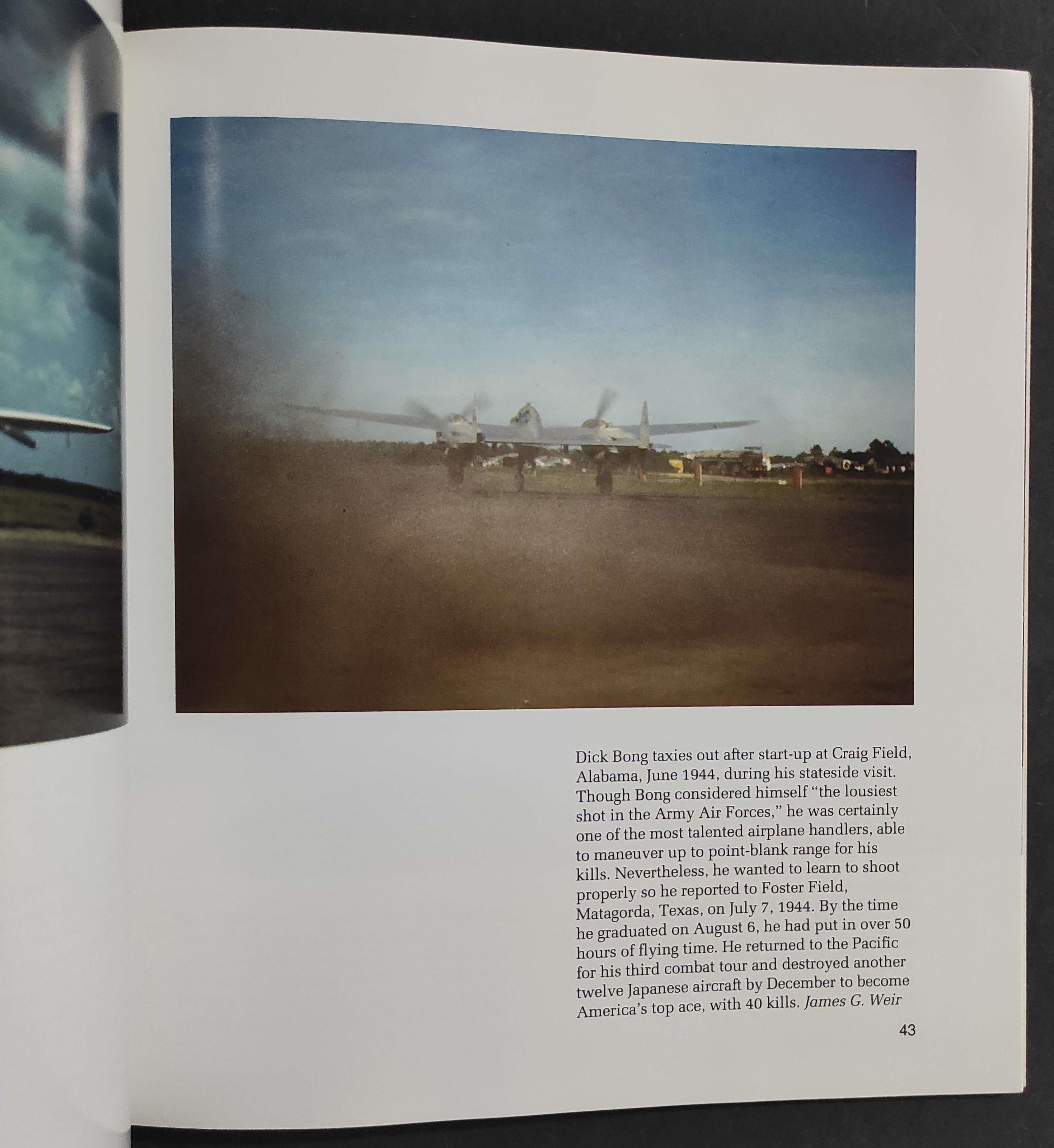 P-38 Lightning in World War II Color - J. L. Ethell - Ed. Motorbooks International - 1994