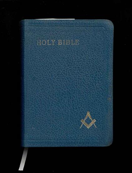 The Holy Bible : containing the Old and New Testaments, translated out of the original tongues and with the former translations... Appointed to be read in churches. Bound with: The New Oxford masonic Bible concordance with illustrations - copertina