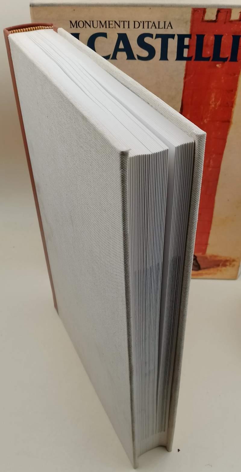 I Castelli- Architettura E Difesa Del Territorio Tra Medioevo E Rinascimento(1978)