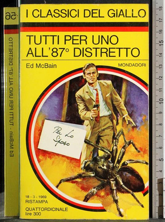 Tutti per uno all'87° distretto - Ed McBain - copertina