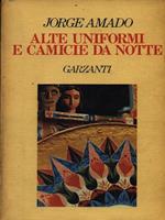 Alte Uniformi E Camicie Da Notte