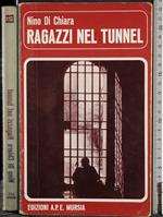 Ragazzi nel tunnel
