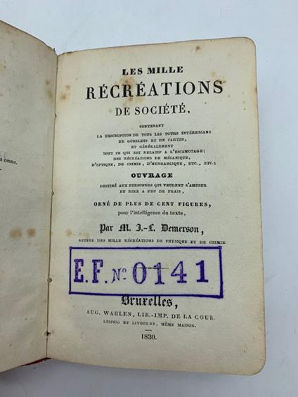 Les mille recreations de societe contenant la description de tous le tours interessans de gobelets et de cartes ... escamotage... de mecanique d'optique, de chimie.. - copertina