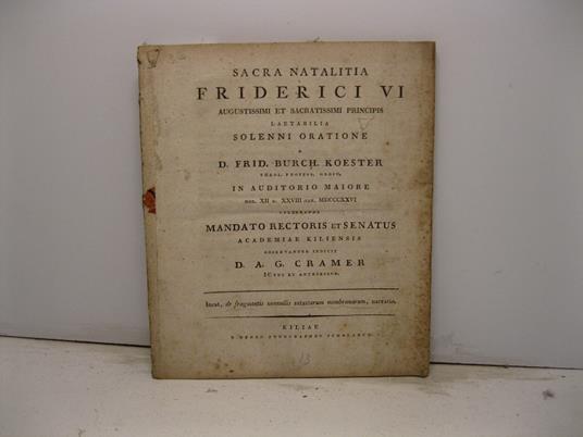 Sacra natalitia Friderici VI augustissimi et sacratissimi principis laetabilia solenni oratione a D. Frid. Burch. Koester ... mandato Rectoris et Senatus Academiae Kiliensis observanter indicit D. A. G. Cramer Iinest, de fragmentis nonnullis vetustar - copertina