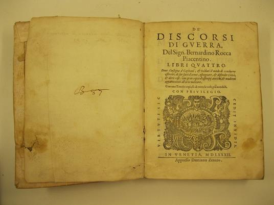 De' discorsi di guerra del Sign. Bernardino Rocca piacentino. Libri quattro. Dove s'insegna a' capitani et soldati il modo di condurre esserciti di far fatti d'arme, espugnare, et difender citta' et altre cose con gran copia d'essempij antichi et mod - Bernardino Rocca - copertina