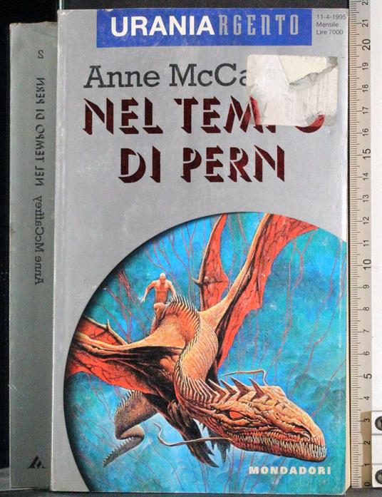 Nel tempo di Pern - Anne McCaffrey - copertina