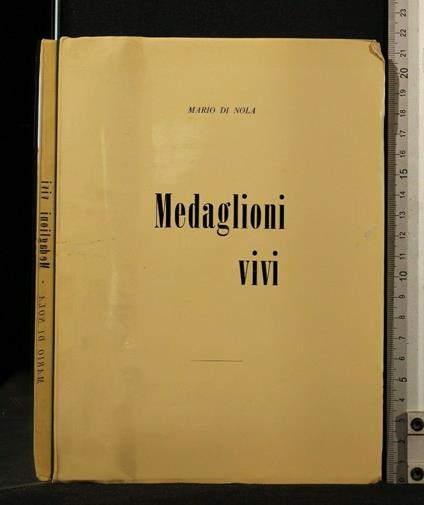 Medaglioni Vivi - Mario Di Nola - copertina