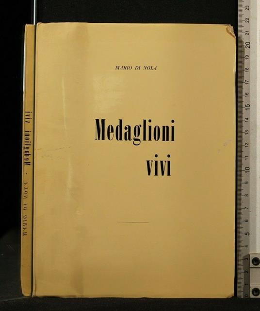 Medaglioni Vivi - Mario Di Nola - copertina