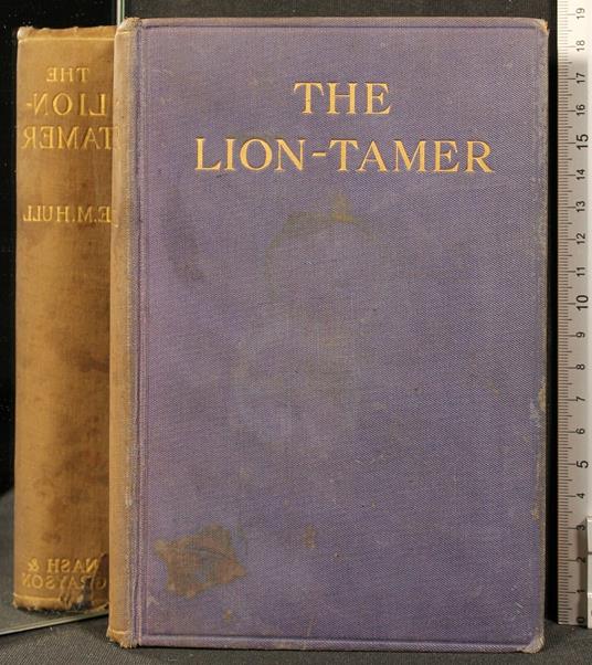 The Lion-Tamer - Hull - copertina
