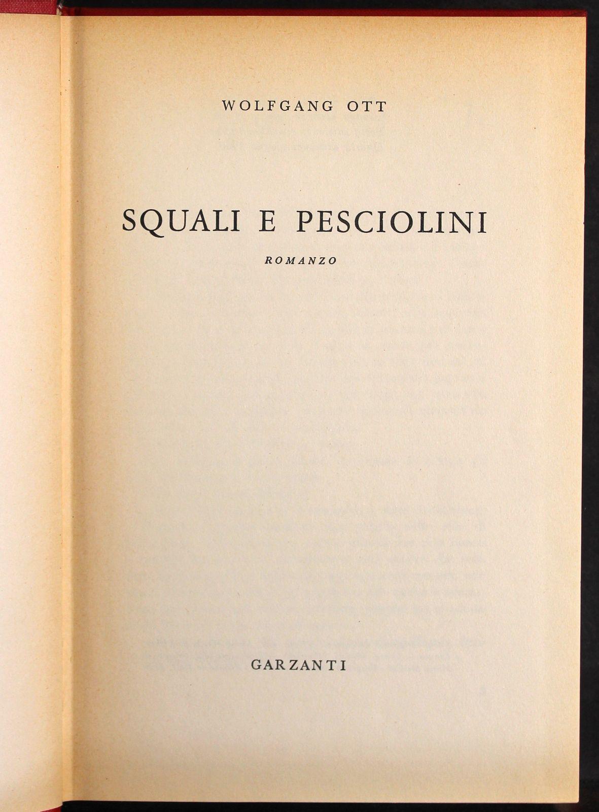 Squali e pesciolini
