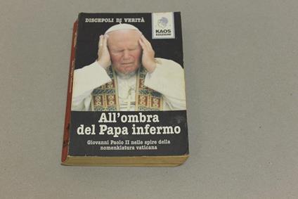 All'ombra del Papa inferno - copertina