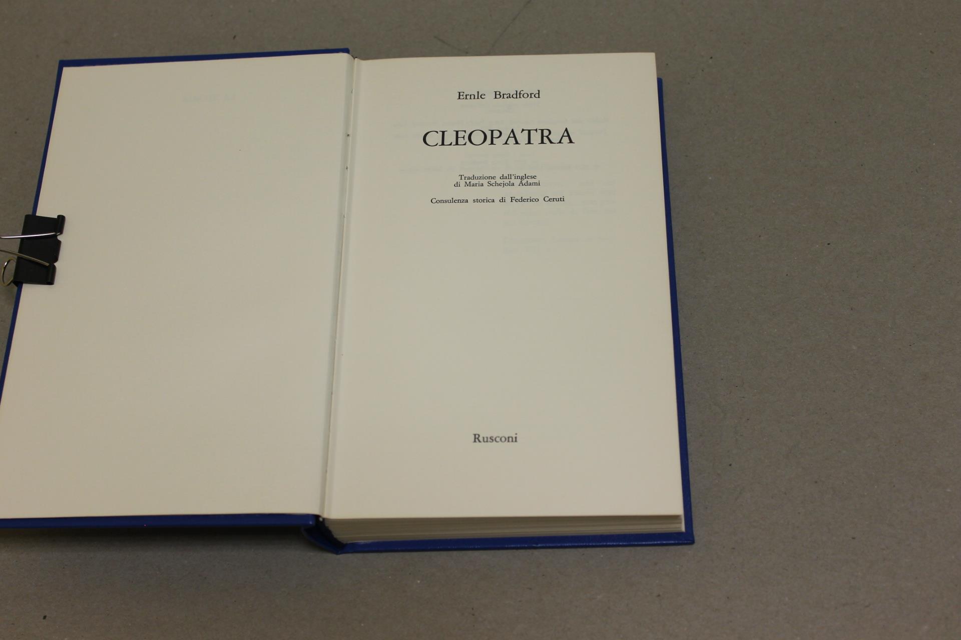 Ernle Bradford. Cleopatra