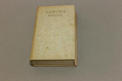 Poesie - Pablo Neruda - copertina