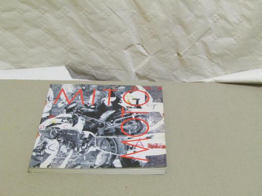 Mitomoto Gli Artisti E La Motocicletta - Reggio Emilia Chiostri Di San Domenico 3 Luglio / 19 Settembre 1999 - Valerio Dehò - copertina