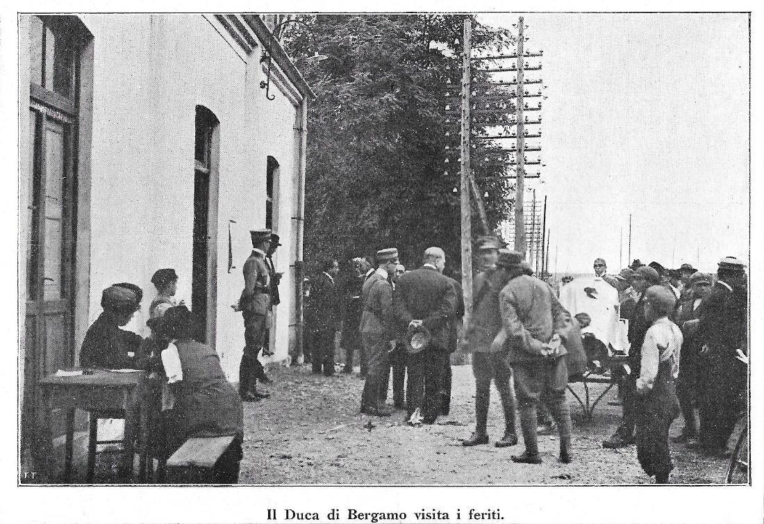 Disastro ferroviario a Mestre. Il duca di Bergamo visita i feriti. Stampa 1920