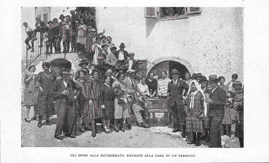 Terme di Comano - Gli Sposi alla bicchierata davanti alla casa. Stampa 1928 - copertina