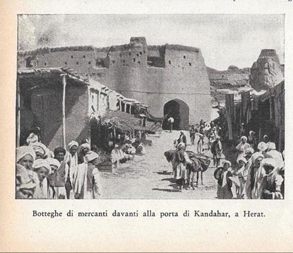 Botteghe di mercanti davanti alla porta di Kandahar. Stampa 1934 - copertina