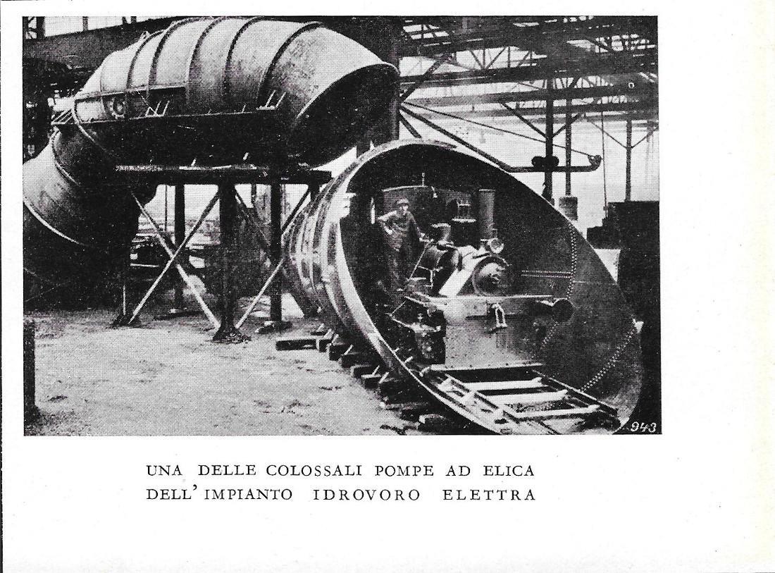 Una delle colossali pompe ad elica dell'Impianto Idrovoro Elettra. Stampa 1934