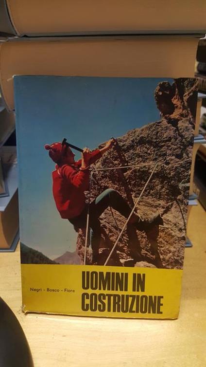 Uomini in costruzione meditazioni per ragazzi e adolescenti elle di ci torino leumann - copertina