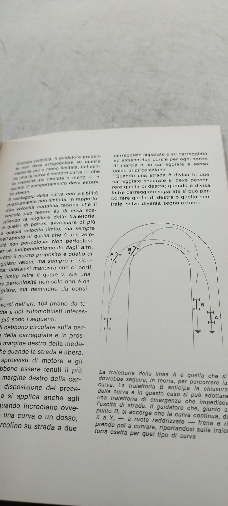 la guida sportiva dell'auto