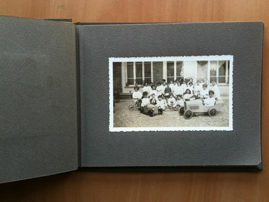 Album fotografico "Con Affettuosa Riconoscenza" all'Asilo 1931-32 Anno X - copertina