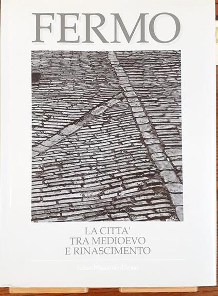 Fermo la città tra medioevo e rinascimento 1989 - Manuela Vitali - copertina