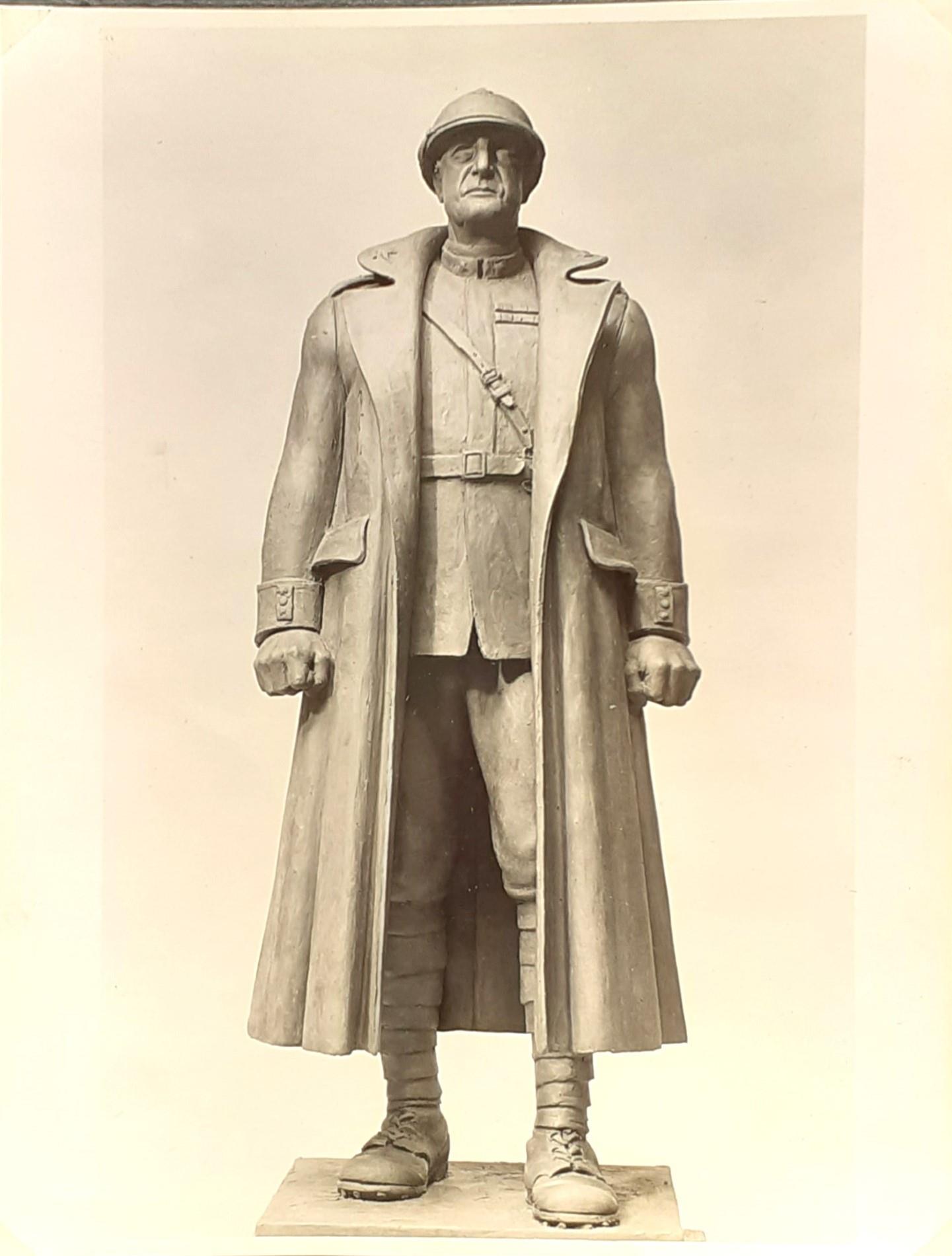 Due fotografie originali Bozzetto di Baroni Statua del Duca d'Aosta Monumento a Torino, datate 1935