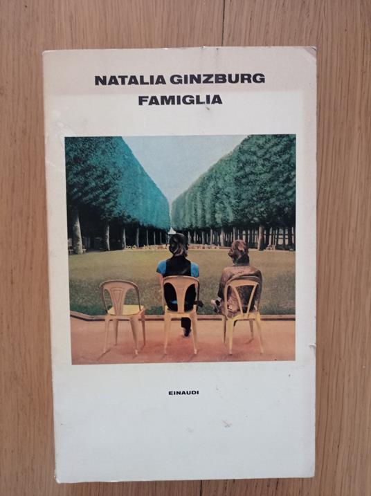 Famiglia - Natalia Ginzburg - copertina