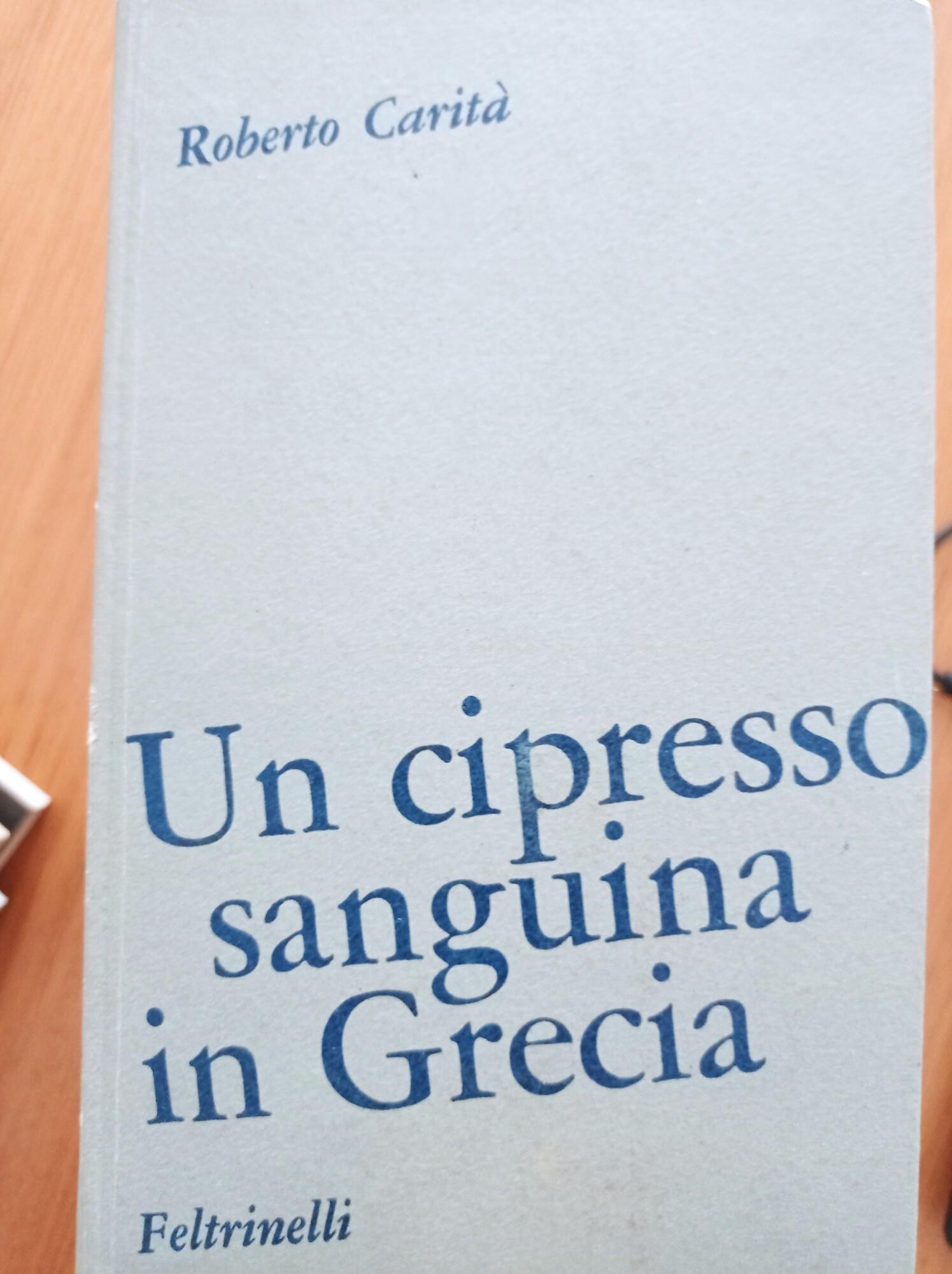 Un cipresso sanguina in Grecia