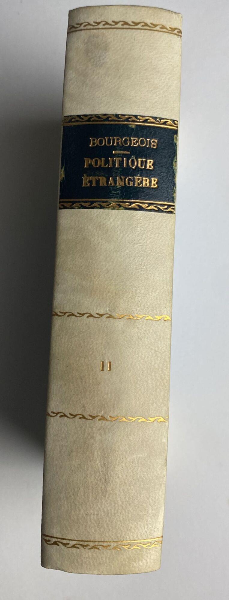 Manuel Historique De Politique Etrangere: Tome II: Les Revolutions (1789-1830)