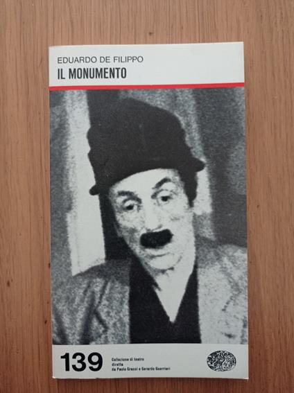 Il monumento - Eduardo De Filippo - copertina