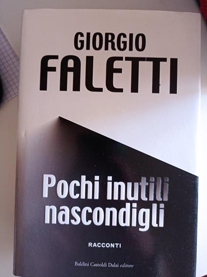 Pochi inutili nascondigli - Giorgio Faletti - copertina