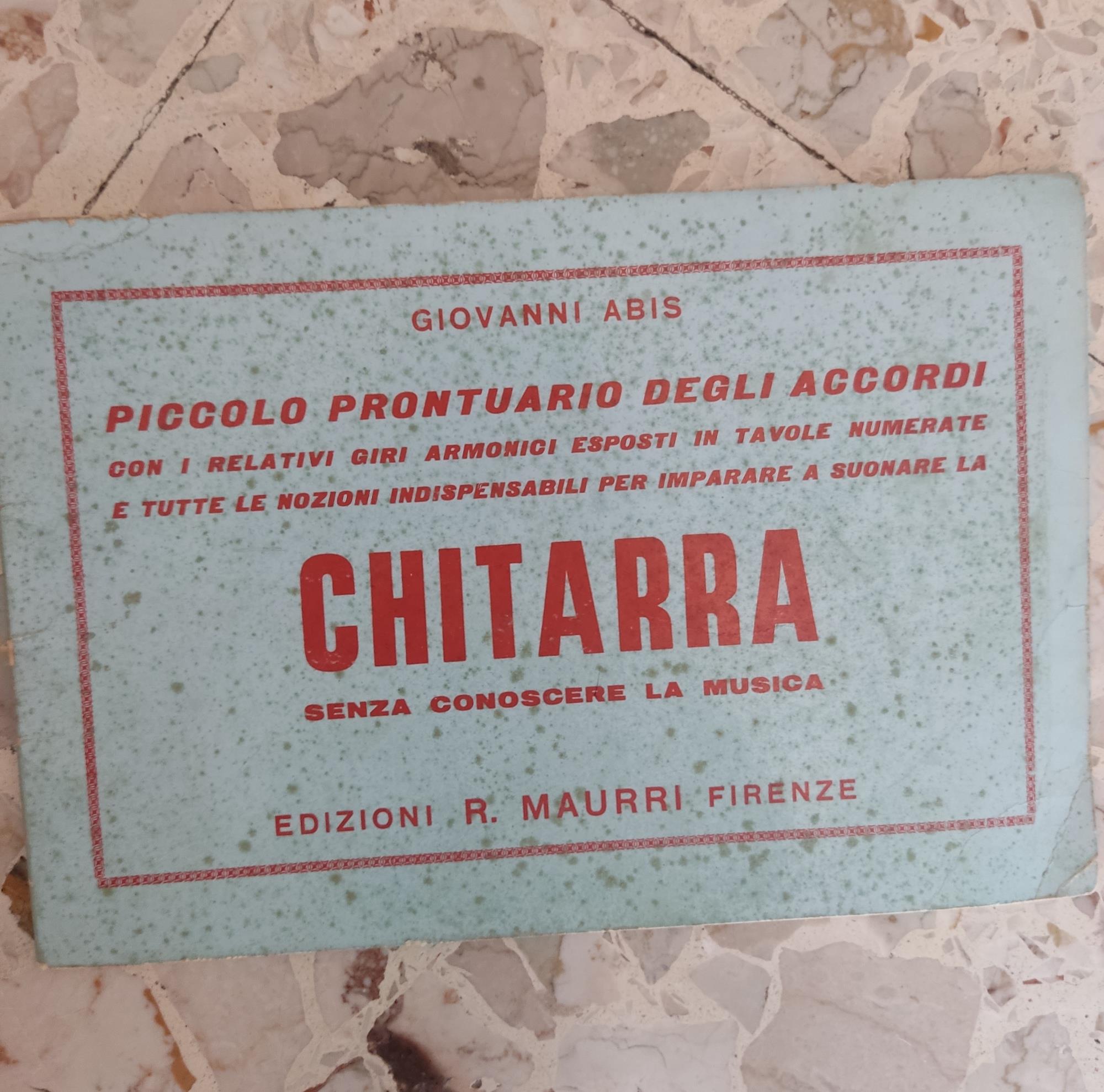 Piccolo prontuario degli accordi con i relativi giri armonici esposti in tavole numerate e tutte le nozioni indispensabili
