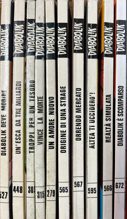 Lotto 10 numeri Diabolik (n° 527-448-309-315-279-565-567-595-566-672) - Angela - copertina