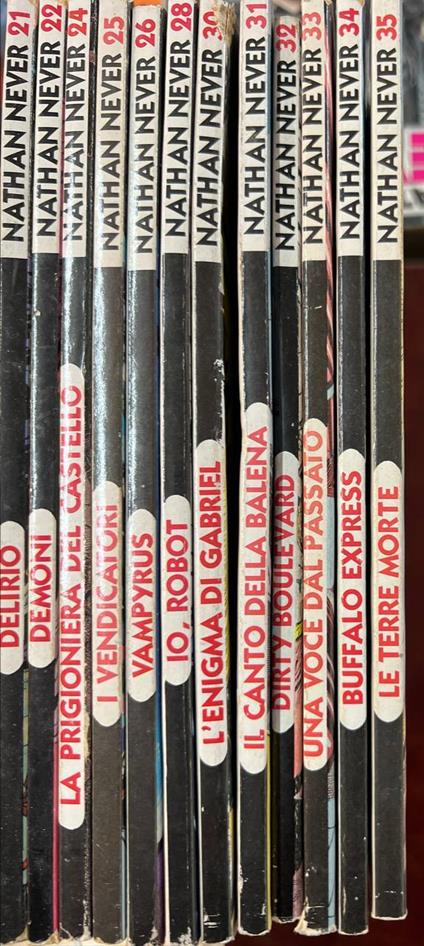 Lotto 12 fumetti Nathan Never (n° 21-22-24-25-26-28-30-31-32-33-34-35) - copertina