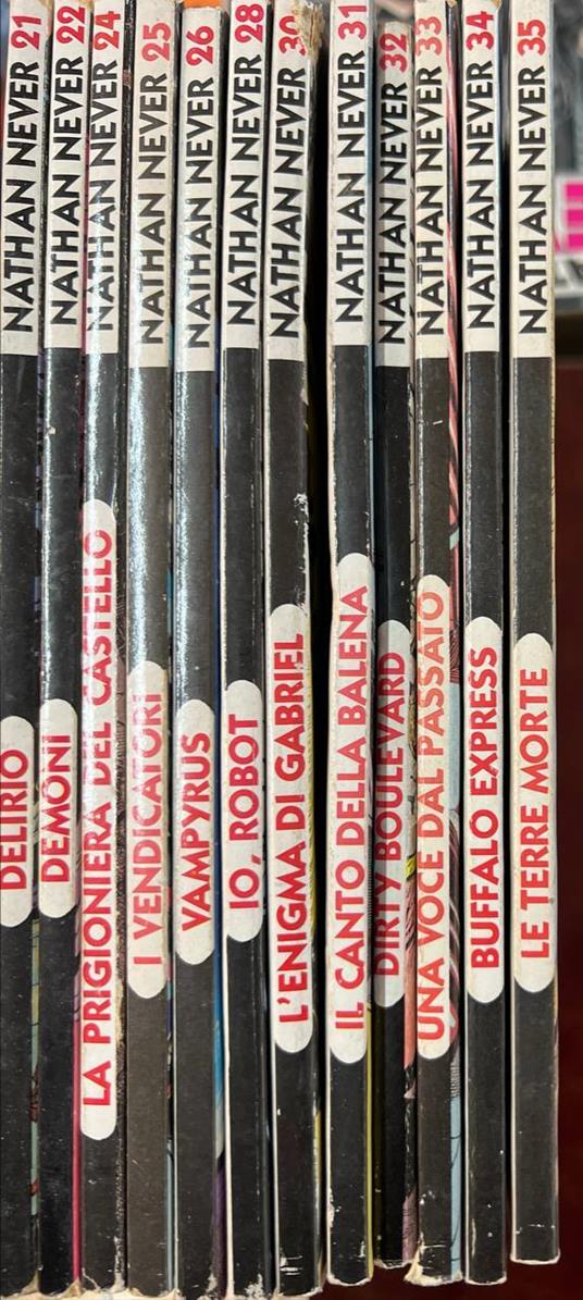 Lotto 12 fumetti Nathan Never (n° 21-22-24-25-26-28-30-31-32-33-34-35) - copertina