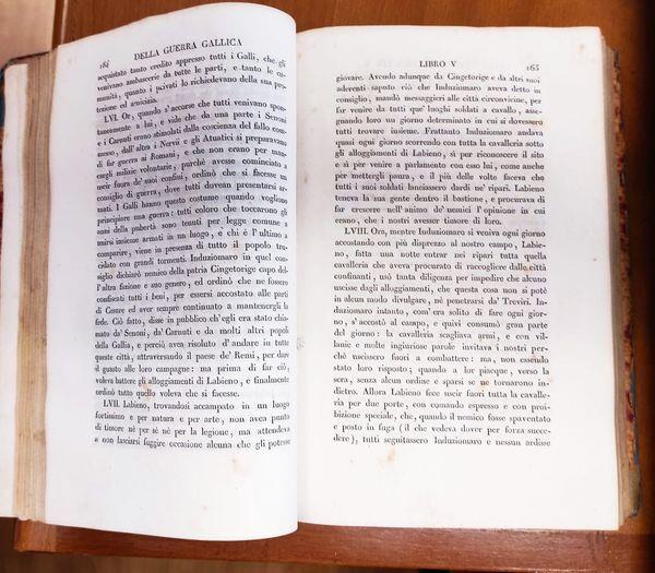 Comentarii di C. Giulio Cesare antica versione riveduta da Francesco Ambrosoli volume unico