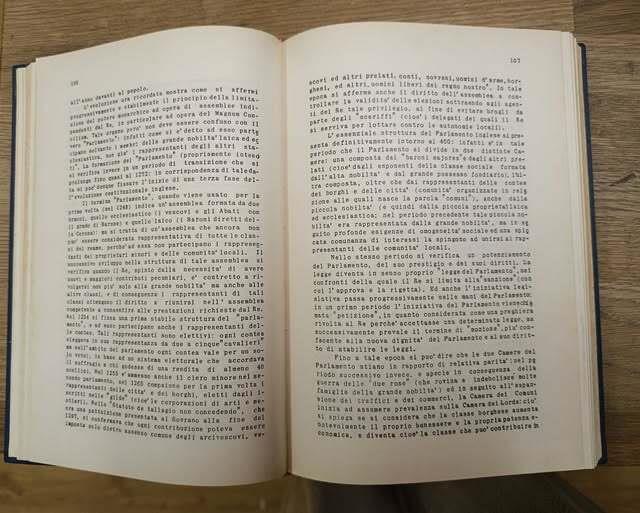 Lezioni di diritto costituzionale italiano e comparato : le forme di governo. Tenute dal prof. Costantino Mortati e raccolte dall'assistente prof. Sergio fois. (ristampa con aggiornamento)