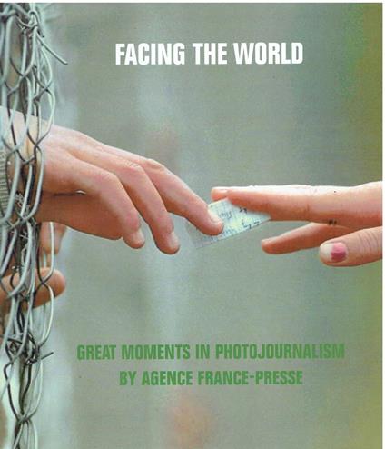 Facing the World: Great Moments in Photojournalism - copertina