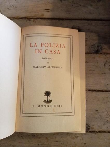 La polizia in casa - Margery Allingham - copertina