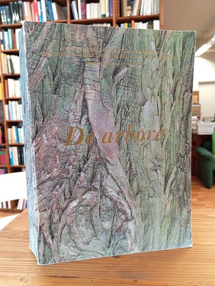 DE ARBORE. Botanica, scienza, alimentazione, architettura, teatro, storia, legislazione, filosofia, simbologia, araldica, religione, letteratura, tecnologia degli alberi dalle opere manoscritte e a stampa della Biblioteca Casanatense - copertina