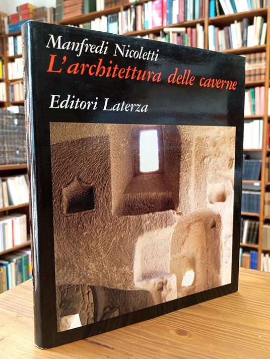 L' architettura delle caverne - Manfredi Nicoletti - copertina