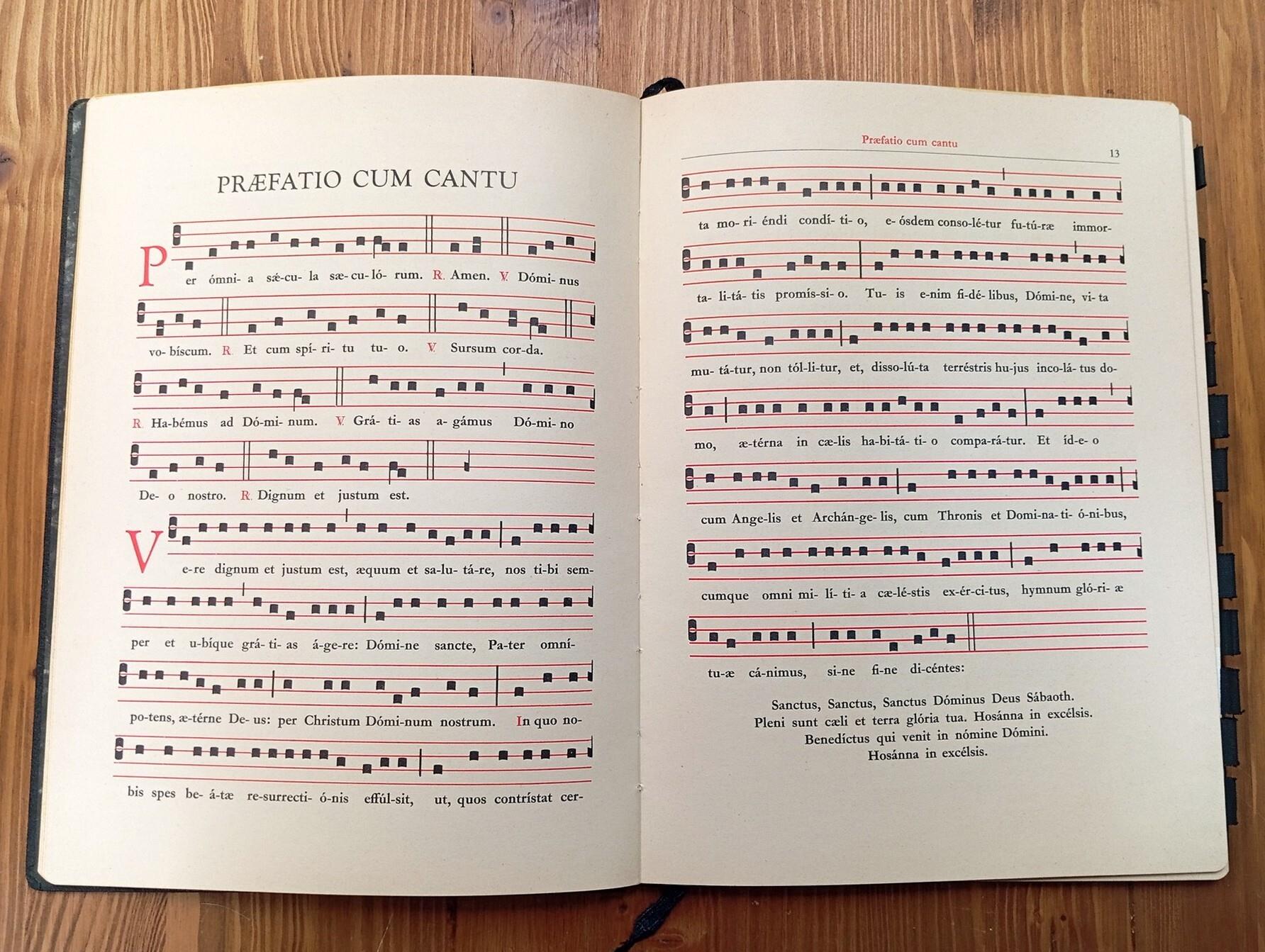 Missae defunctorum ex Missali romano desumptae accedit Ritus absolutionis pro defunctis ex rituali romano