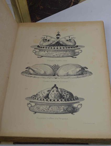 Le Cuisinier Moderne ou les Secrets de l'Art Culinaire. Menus - Haute Cuisine - Pâtisserie - Glaces - Office, etc. Suivi d'un Dictionnaire complet des termes techniques... Deuxième édition - copertina