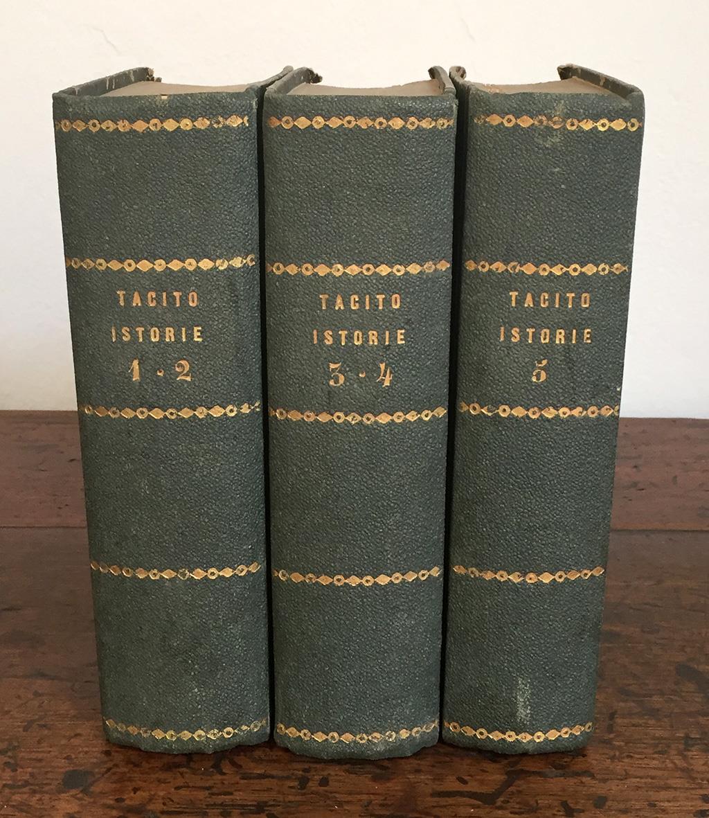 Le istorie di C. Cornelio Tacito tradotte in lingua italiana da Giuseppe Sanseverino de' signori di Marcellinara. Volume primo [-quinto]. (Insieme a:) De' costumi de' Germani. Napoli: nella Stamperia Reale, 1827