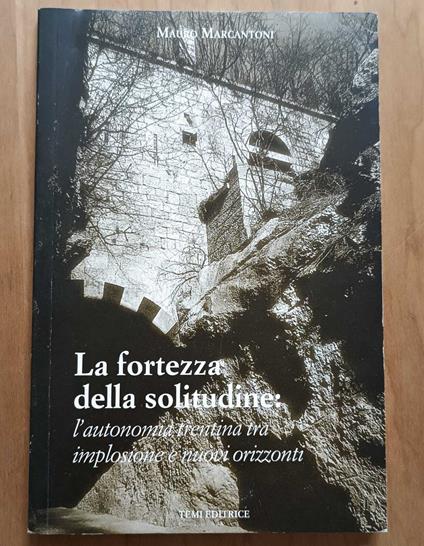 La fortezza della solitudine: l'autonomia trentina tra implosione e nuovi orizzonti - copertina