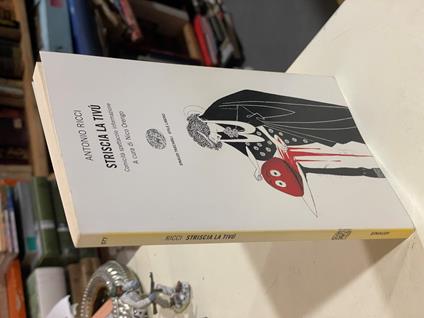 STRISCIA LA TIVù - Antonio Ricci - copertina