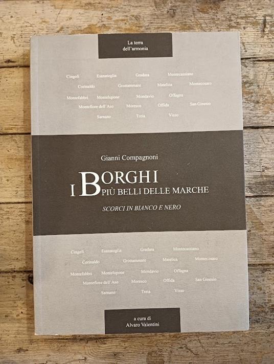 I borghi più belli delle Marche. Scorci in bianco e nero - copertina