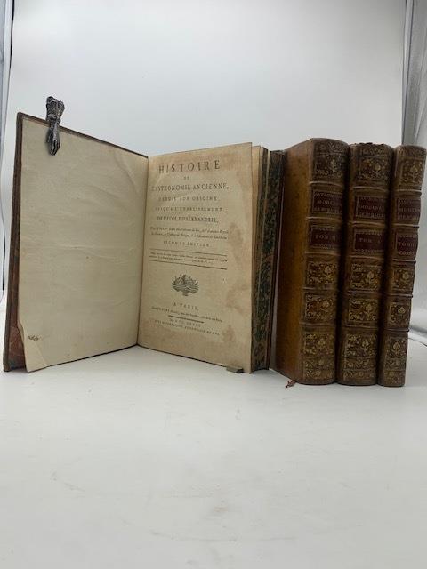 Histoire de l'astronomie moderne depuis la fondation de l'ecole d'Alexandrie jusqu'a lepoque de MDCCXXX … Tome premier ( - troisieme). SEGUE: Histoire de l'astronomie ancienne depuis son origine jusqu'a l'etablissement de l'ecole d'Alexandrie … Secon - Jean Silvain Bailly - copertina